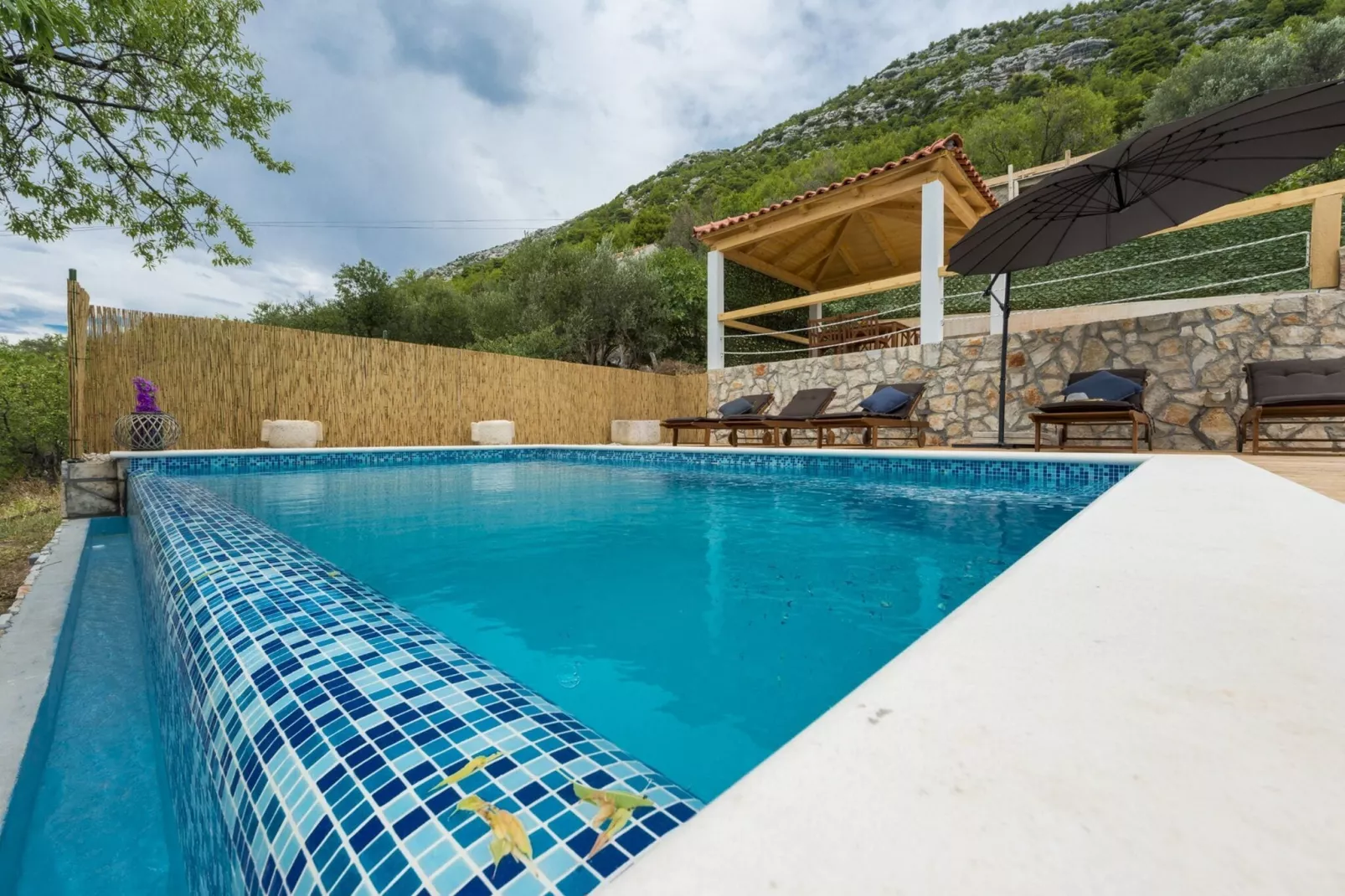 Villa Dundo Pero - Four Bedroom Villa with Swimming Pool and Sea View-Schwimmbad