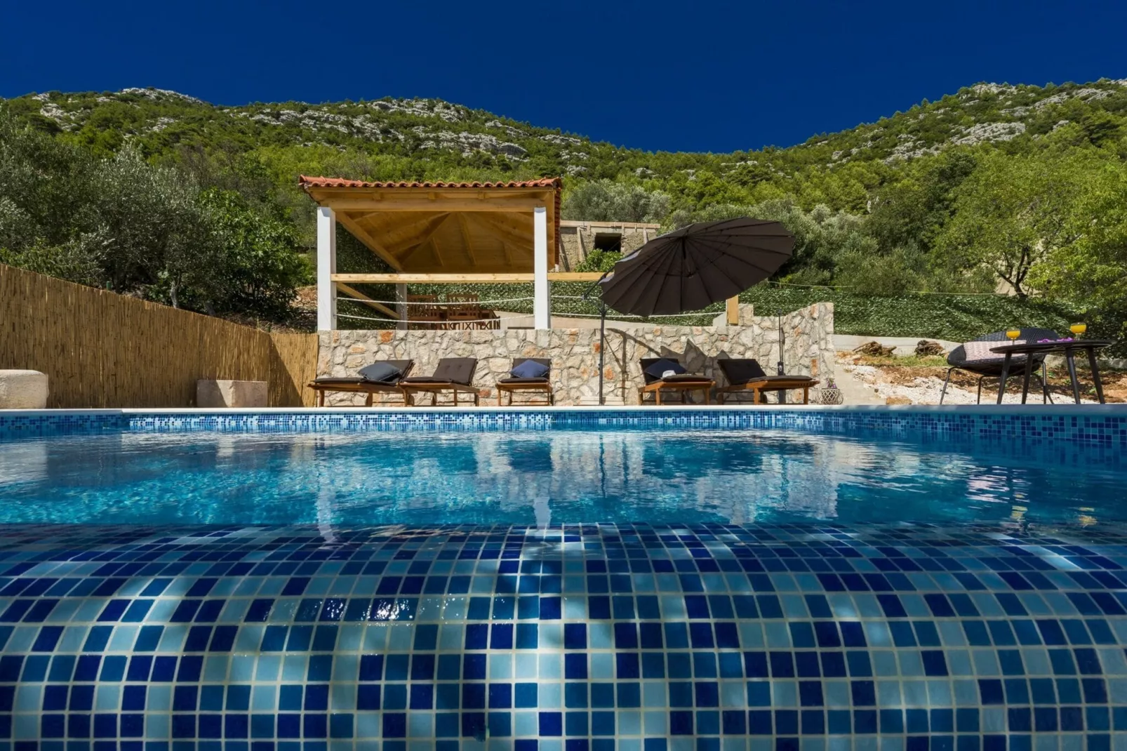Villa Dundo Pero - Four Bedroom Villa with Swimming Pool and Sea View-Schwimmbad