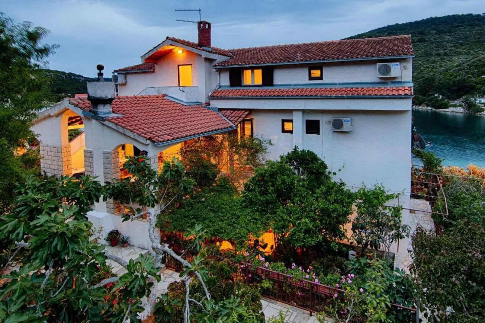 Apartments Malo Lago - One-Bedroom Apartment with Balcony and Sea View - Attic (Apartment 1)-Outdoor