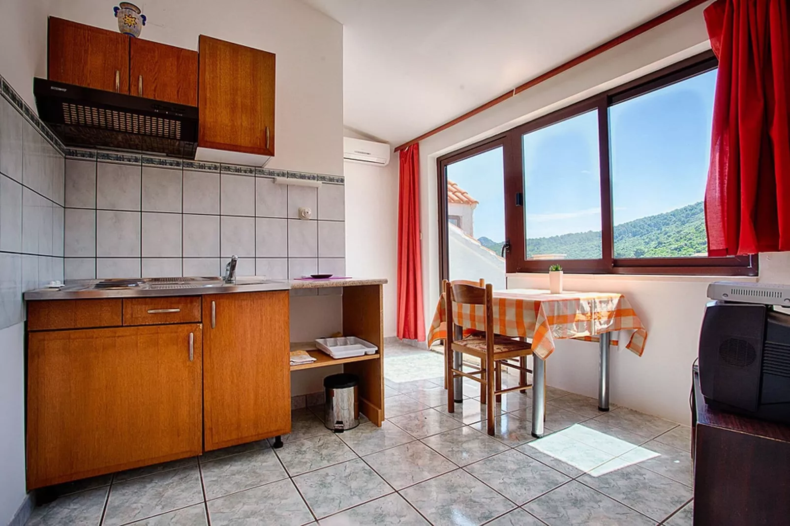 Apartments Malo Lago - One-Bedroom Apartment with Two Balconies and Sea View - Attic (Apartment 2)-Cuisine