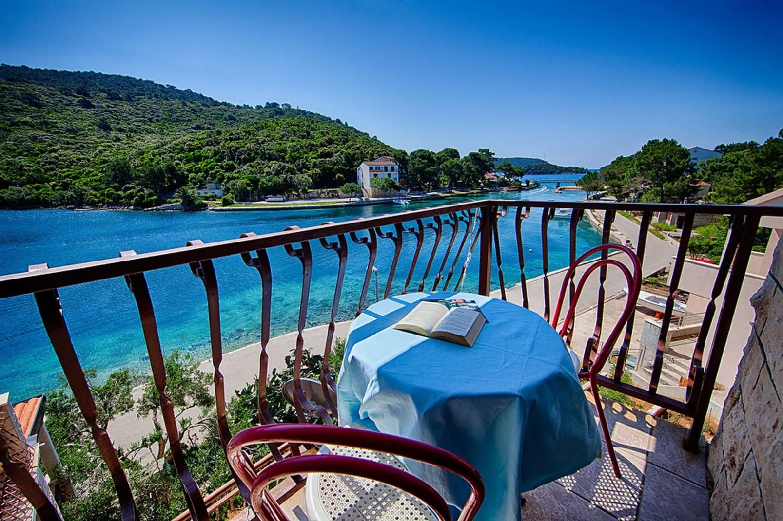 Apartments Malo Lago - One-Bedroom Apartment with Balcony and Sea View - Attic (Apartment 3)-Terrace balcony