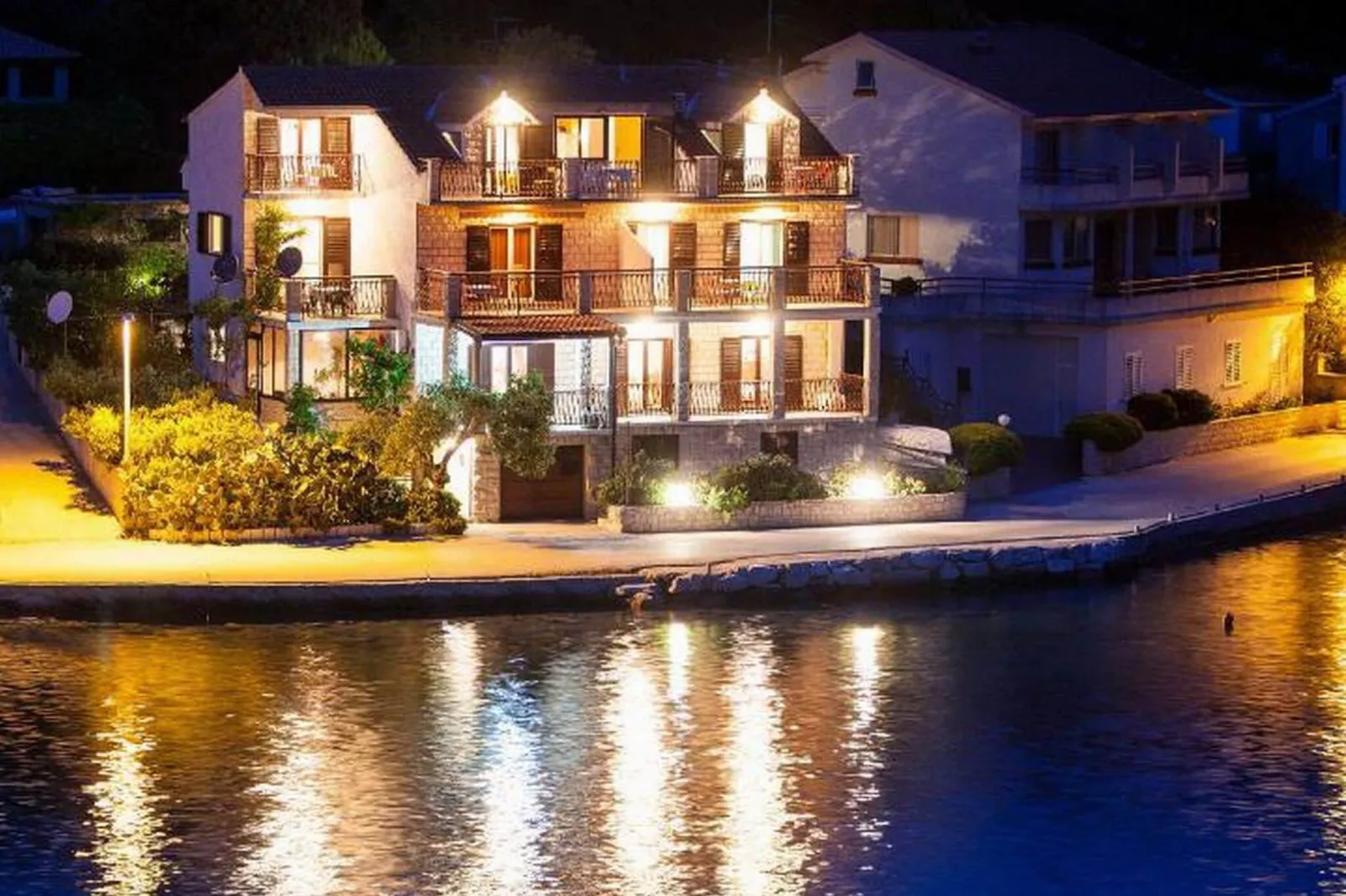 Apartments Malo Lago - One-Bedroom Apartment with Balcony and Sea View - 2nd floor (Apartment 5)-Außenbereich