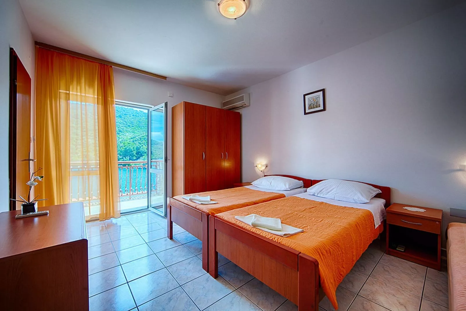 Apartments Malo Lago - One-Bedroom Apartment with Balcony and Sea View - 2nd floor (Apartment 6)-Schlafzimmer