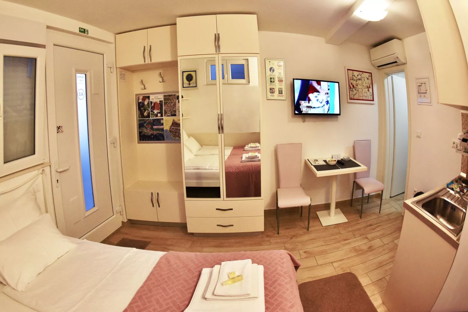 Nika Family Apartments - Basic Studio Apartment with External Terrace and Sea View (A5)-Schlafzimmer