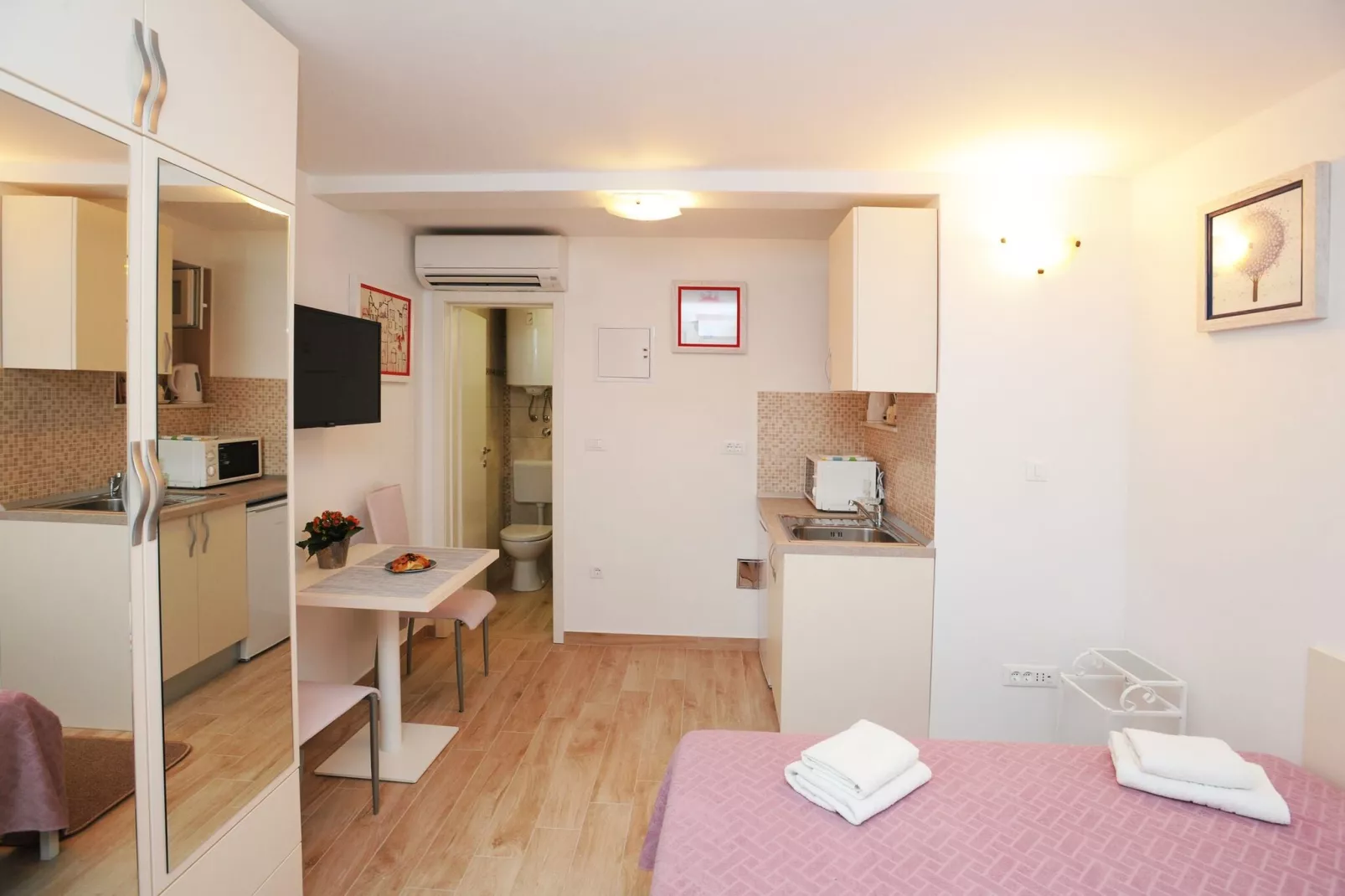 Nika Family Apartments - Basic Studio Apartment with External Terrace and Sea View (A5)-Schlafzimmer