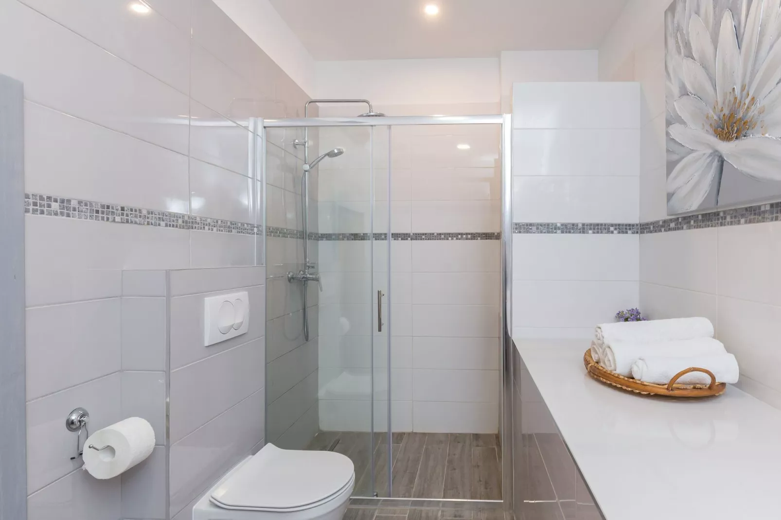 Big Terrace Apartment - Studio with Terrace and City View - First floor-Bathroom