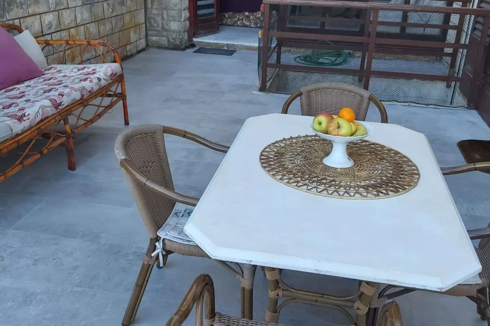 Big Terrace Apartment - Studio with Terrace and City View - First floor-Dining room