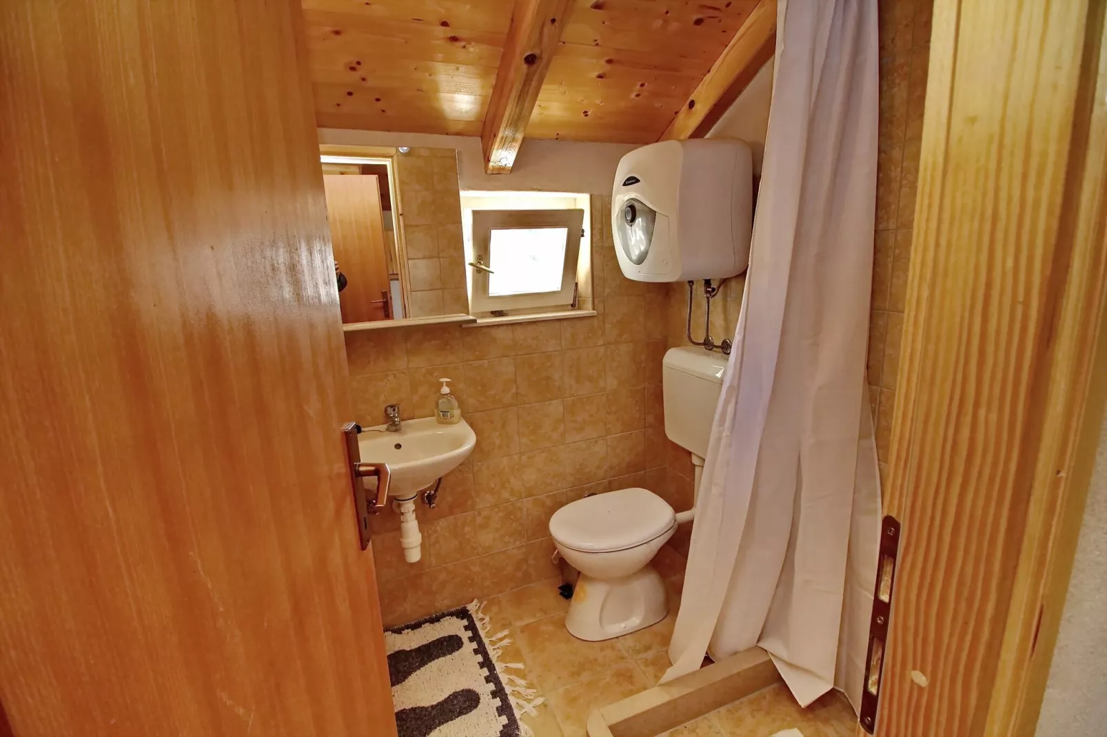 Stone House Harmony - One Bedroom Apartment with Patio and Garden View ( 1 )-Bathroom
