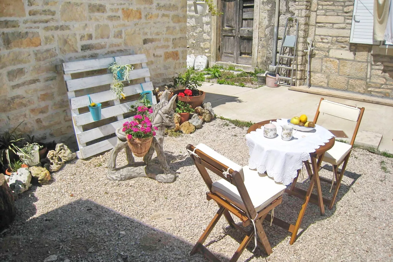 Stone House Harmony -Studio Apartment with Patio and Garden View ( 2 )-Terrasse