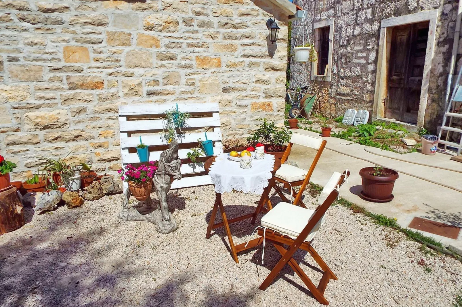 Stone House Harmony -Studio Apartment with Patio and Garden View ( 2 )-Terrasse
