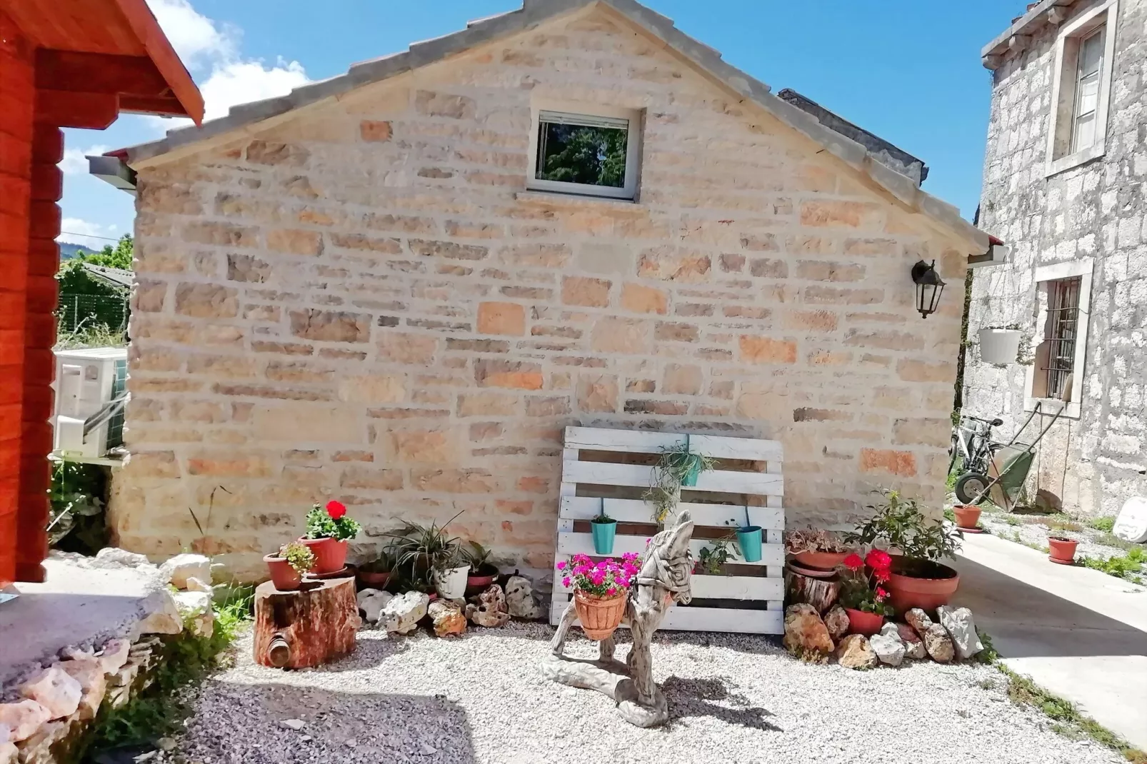 Stone House Harmony -Studio Apartment with Patio and Garden View ( 2 )-Extérieur