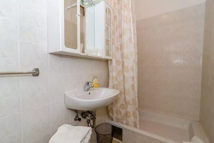 Apartment & Room Dubrovnik Sweet Home - One Bedroom Apartment with Shared Terrace and City View-Salle de bain