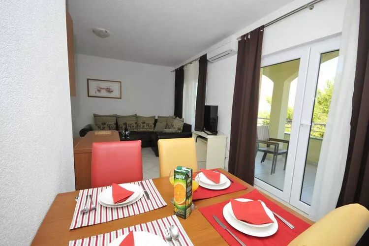 Apartments Villa Moonlight - One Bedroom Apartment with Sea View Terrace and Balcony (Mia)-Dining room