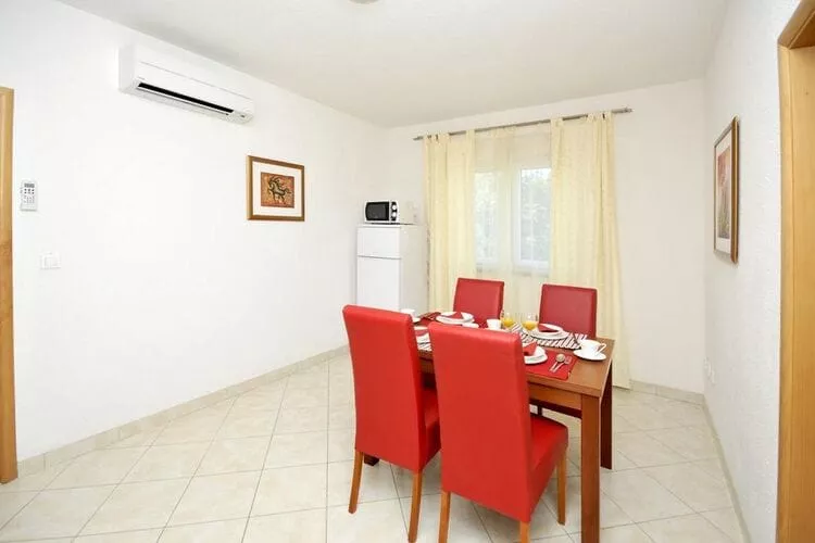 Apartments Villa Moonlight - One Bedroom Apartment with Sea View Balcony (Junior)-Dining room