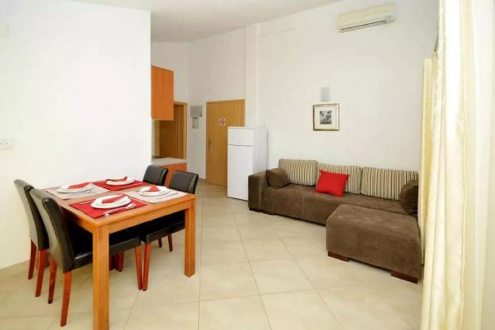 Apartments Villa Moonlight - Standard One Bedroom Apartment with Balcony (Alice)-Dining room