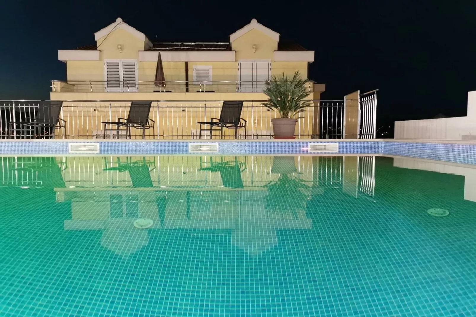 Apartments Villa Moonlight - Two Bedroom Apartment with Sea View Balcony and Terrace (Delux)-Pool