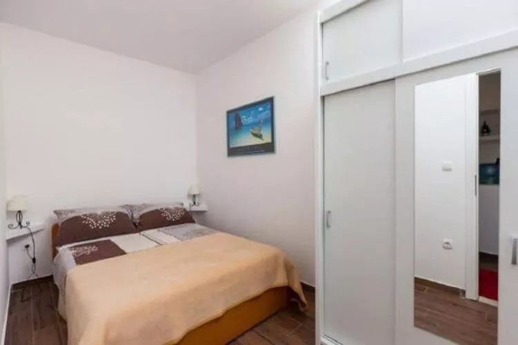 Aquarium Duplex - Duplex Two-Bedroom Apartment with Terrace-Chambre