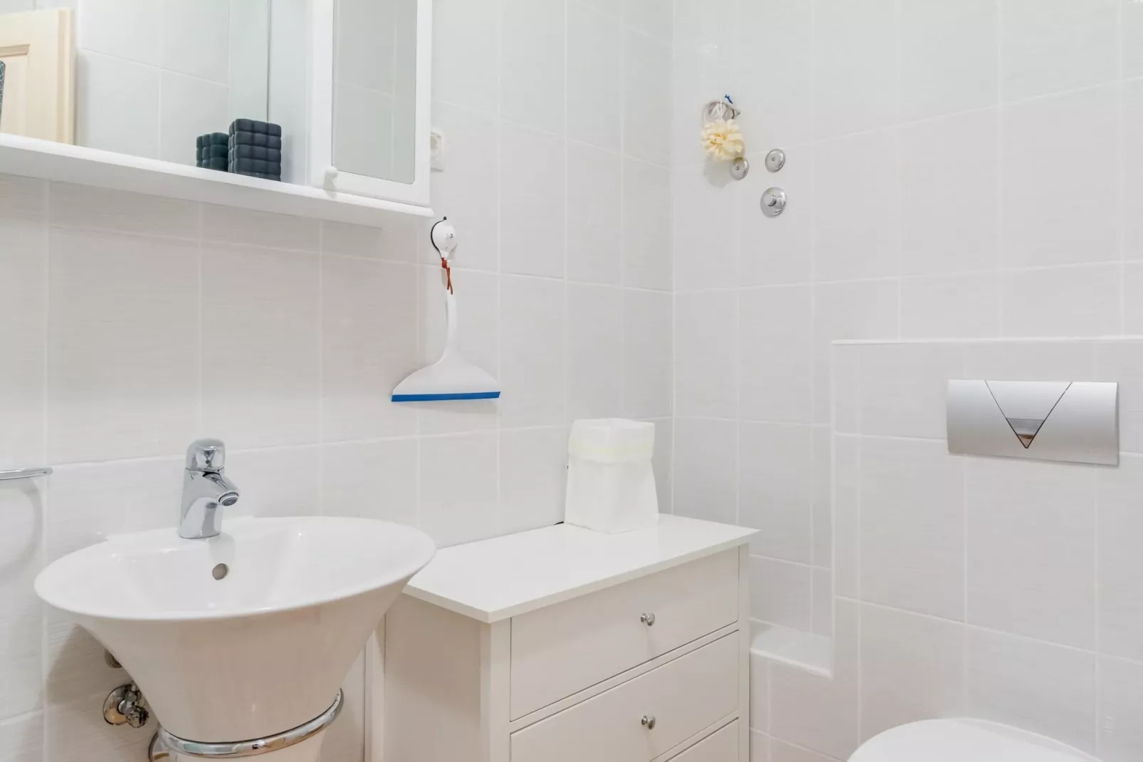 Apartments Villa Kameja - One Bedroom Apartment with Balcony and Sea View (Plavi)-Badezimmer