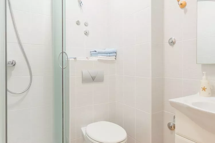 Apartments Villa Kameja - One Bedroom Apartment with Balcony and Nature Reserve View (Zeleni)-Salle de bain
