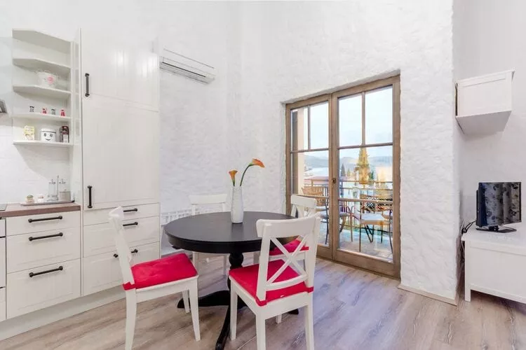 Apartments Villa Kameja - Two Bedroom Apartment with Terrace and Sea View (Crni)-Esszimmer