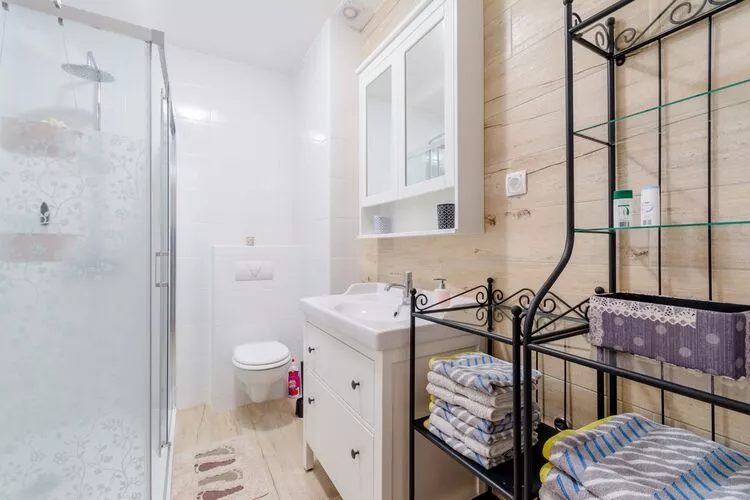 Apartments Villa Kameja - Two Bedroom Apartment with Terrace and Sea View (Crni)-Badezimmer