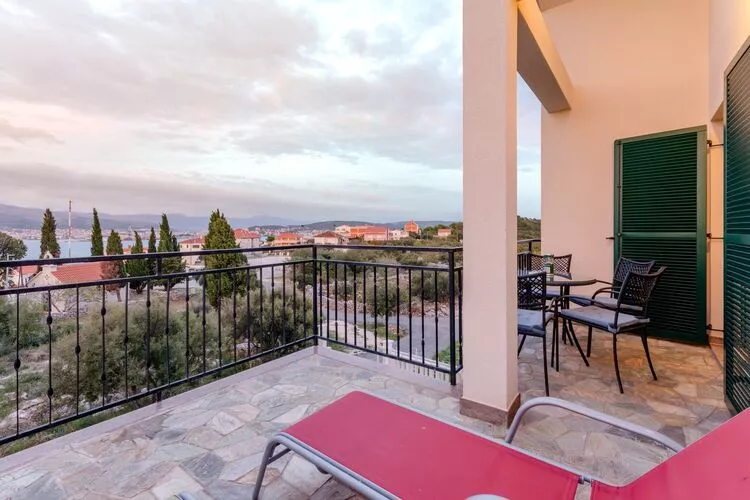 Apartments Villa Kameja - Two Bedroom Apartment with Terrace and Sea View (Crni)-Terrasse