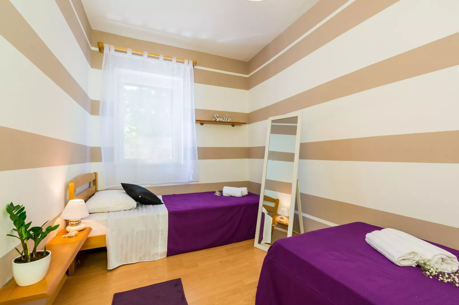 Apartment Valonija - Two Bedroom Apartment with Terrace and Garden View-Bedroom