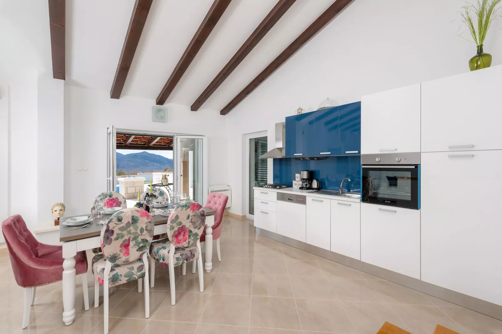Villa Dea - Luxury Villa with Outdoor Swimming Pool-Cuisine