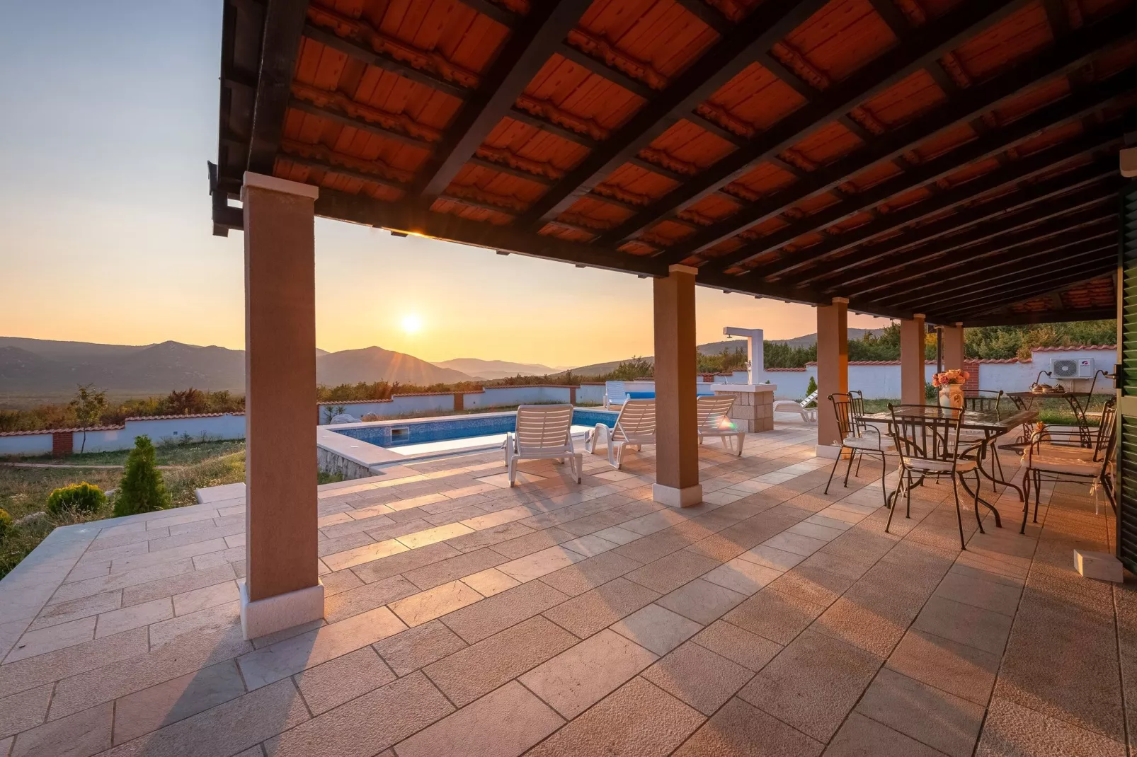 Villa Dea - Luxury Villa with Outdoor Swimming Pool-Terrasse