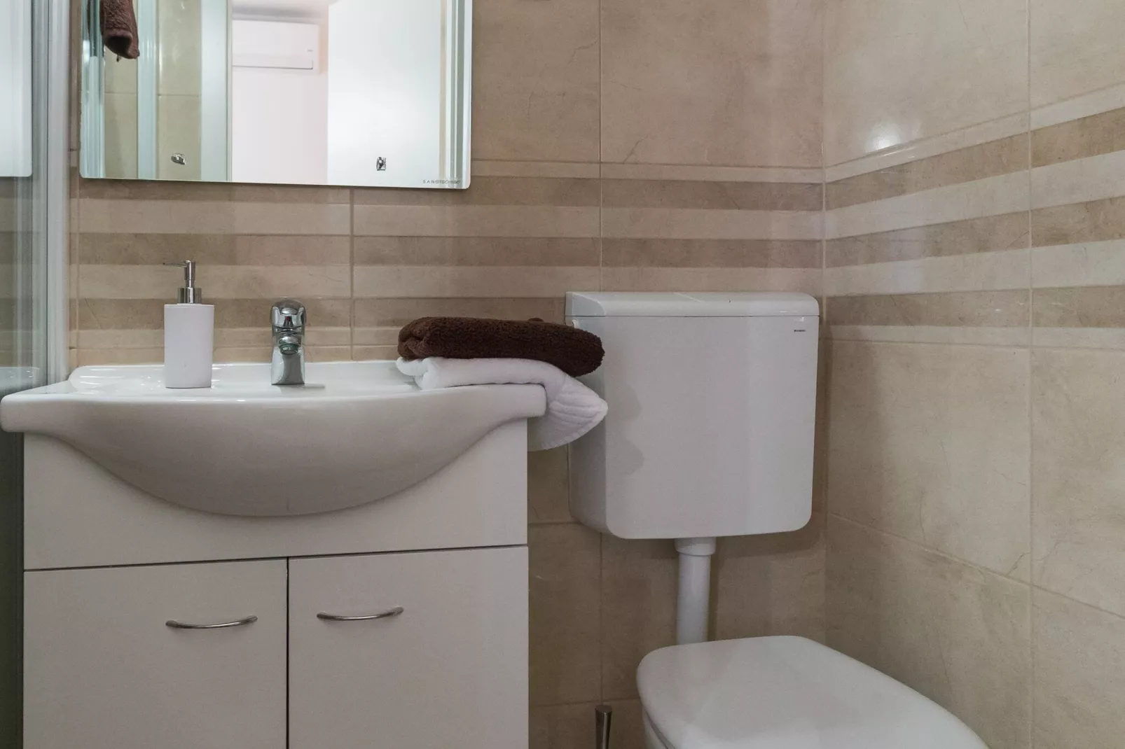 Apartment Ani - Two Bedroom Apartment with Terrace and Garden View-Bathroom