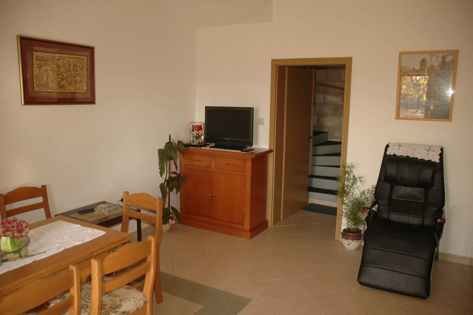 Apartment Vukorep - Two Bedroom Apartment with Terrace and Field View-Dining room