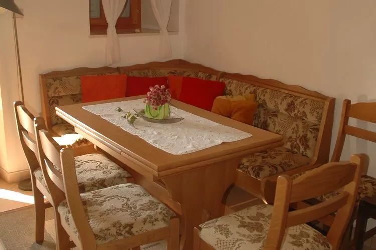 Apartment Vukorep - Two Bedroom Apartment with Terrace and Field View-Dining room