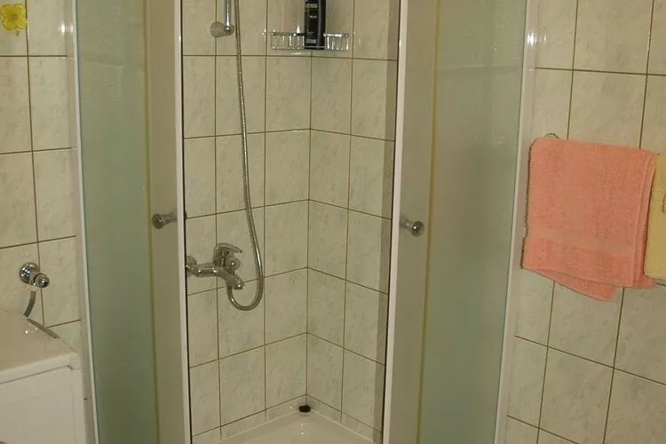 Apartment Vukorep - Two Bedroom Apartment with Terrace and Field View-Bathroom