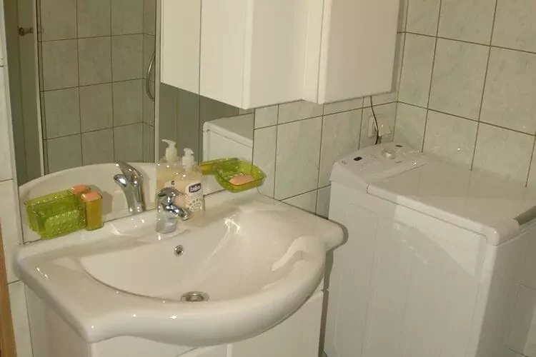 Apartment Vukorep - Two Bedroom Apartment with Terrace and Field View-Bathroom