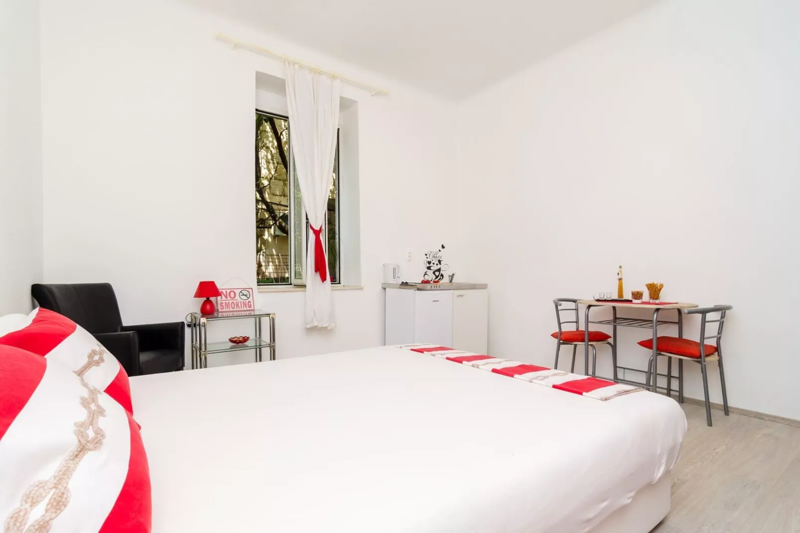 Apartment Caceris -  Comfort Studio Apartment with Terrace-Chambre