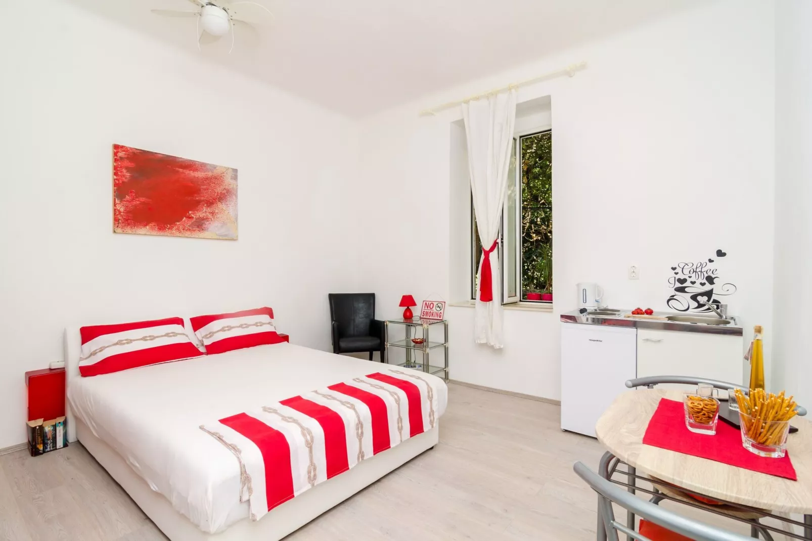 Apartment Caceris -  Comfort Studio Apartment with Terrace-Chambre