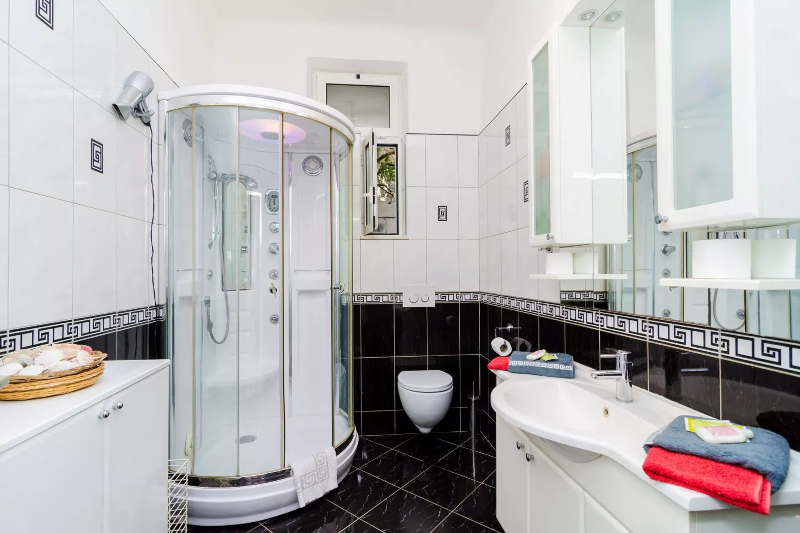 Apartment Caceris -  Comfort Studio Apartment with Terrace-Salle de bain