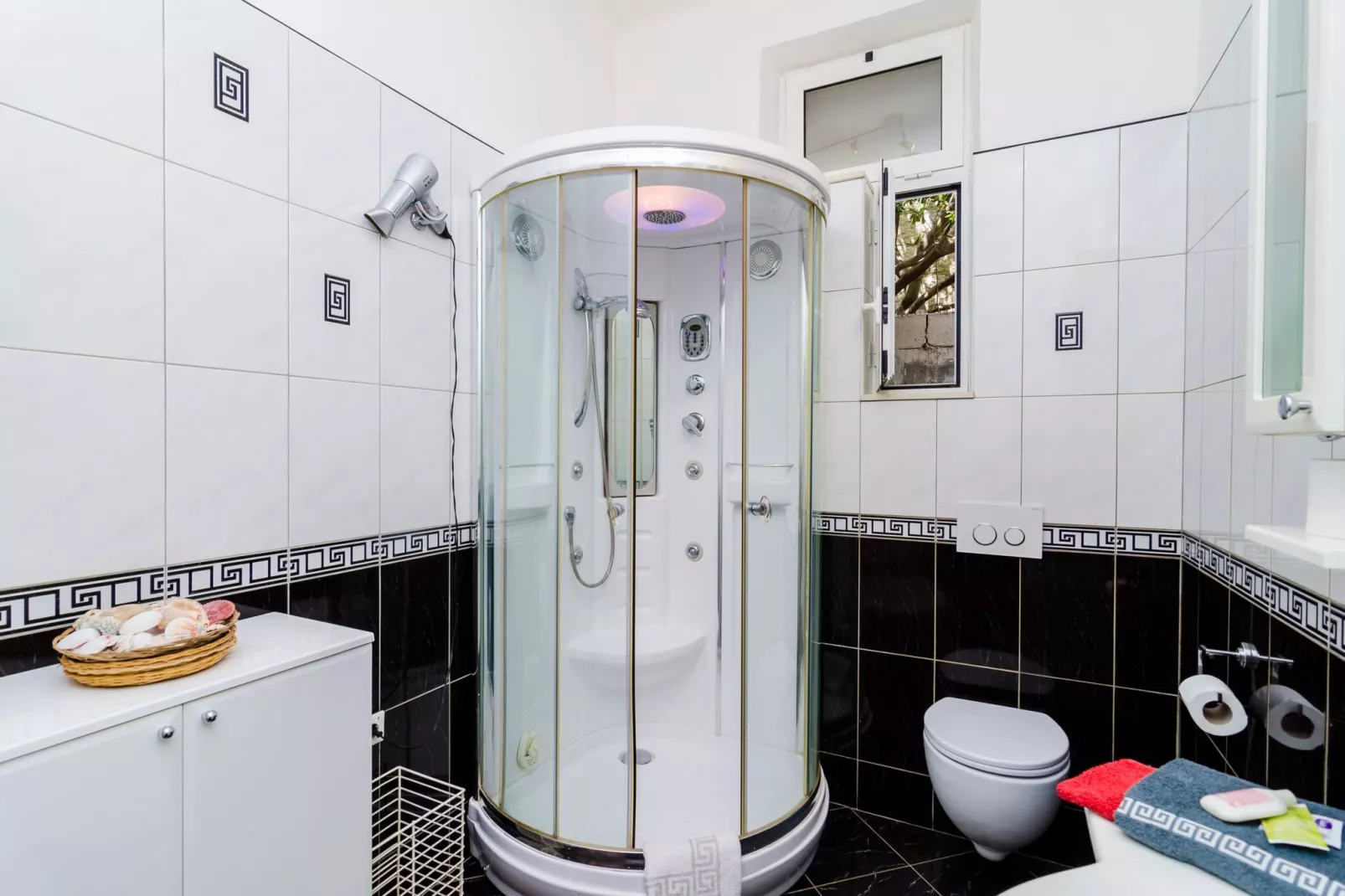Apartment Caceris -  Comfort Studio Apartment with Terrace-Salle de bain