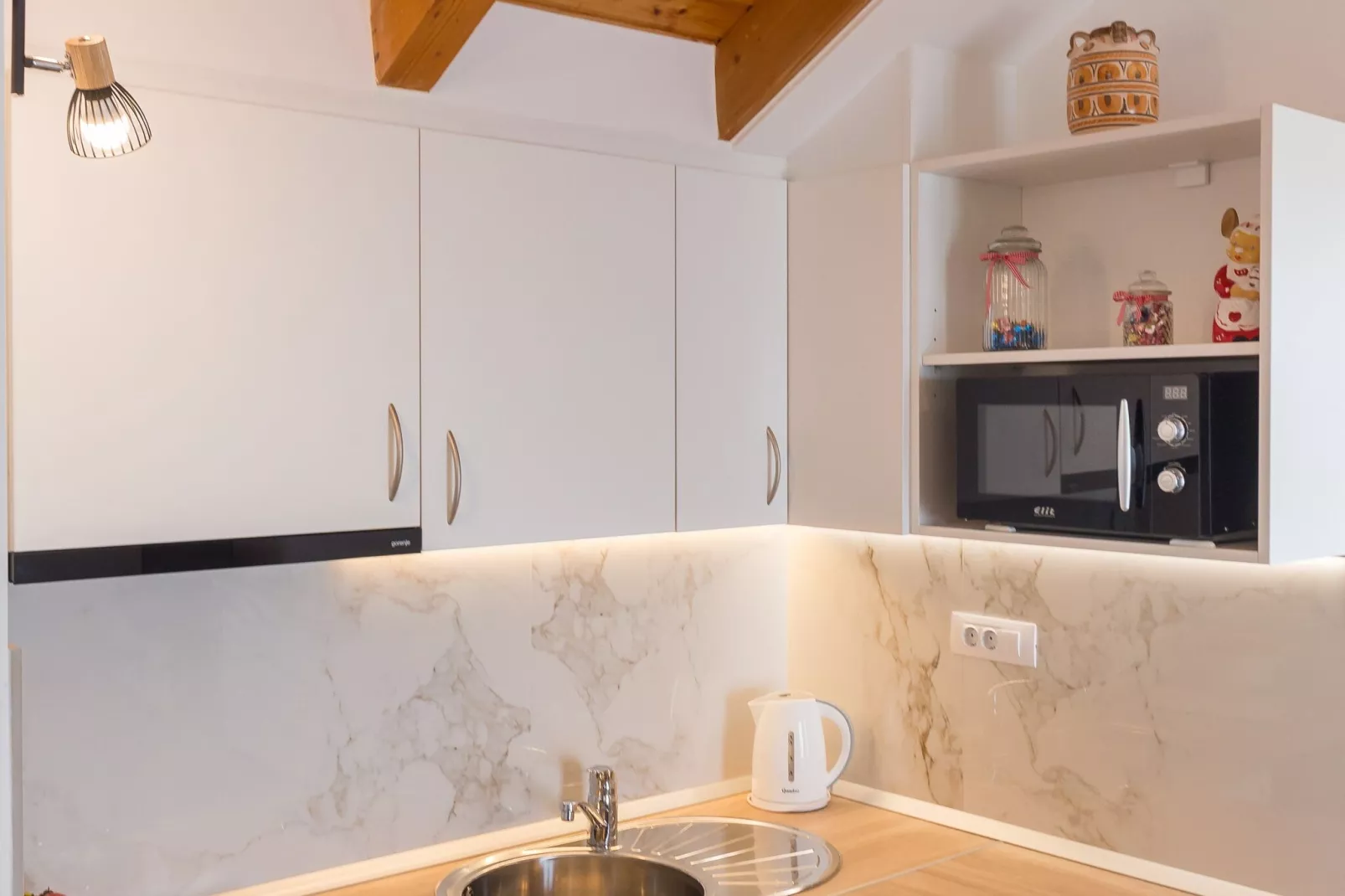Apartment M&K - Two Bedroom Apartment with Balcony and Sea View-Kitchen