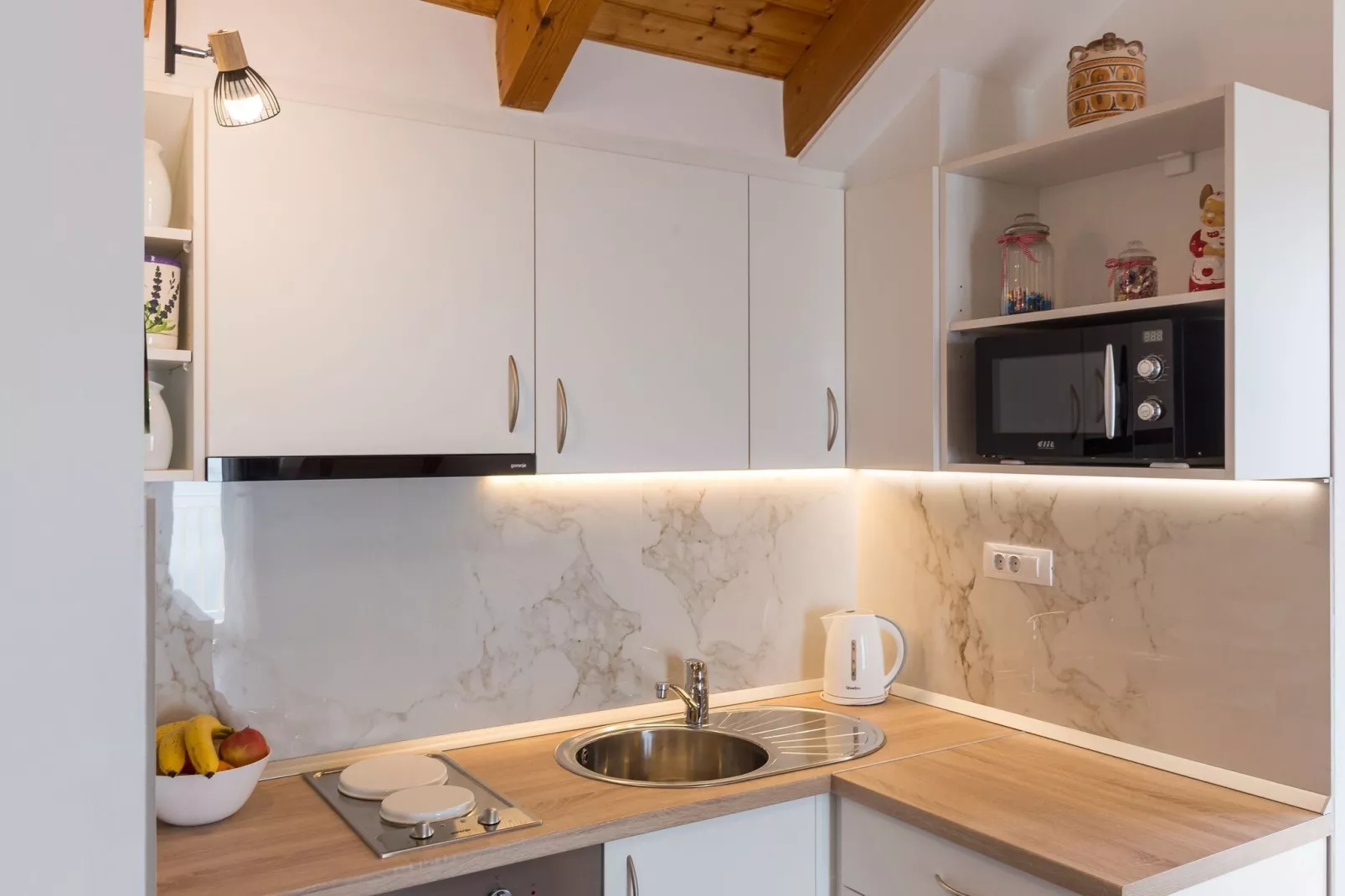 Apartment M&K - Two Bedroom Apartment with Balcony and Sea View-Kitchen