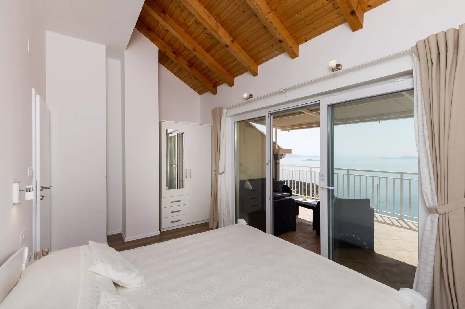 Apartment M&K - Two Bedroom Apartment with Balcony and Sea View-Bedroom
