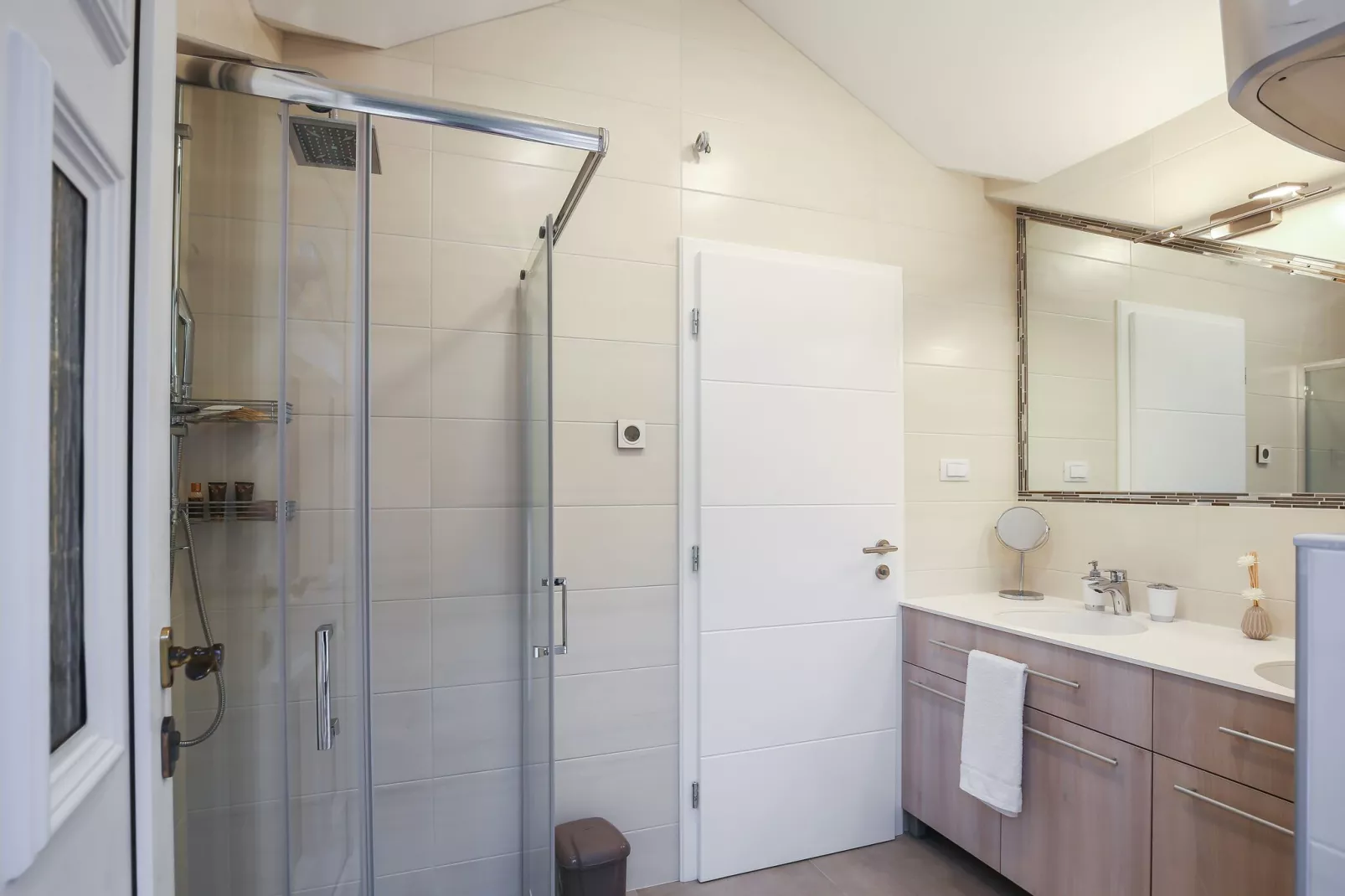 Apartment M&K - Two Bedroom Apartment with Balcony and Sea View-Bathroom