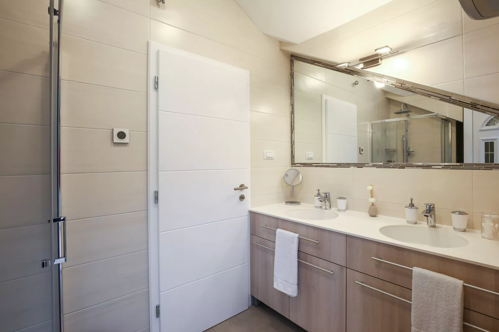 Apartment M&K - Two Bedroom Apartment with Balcony and Sea View-Bathroom