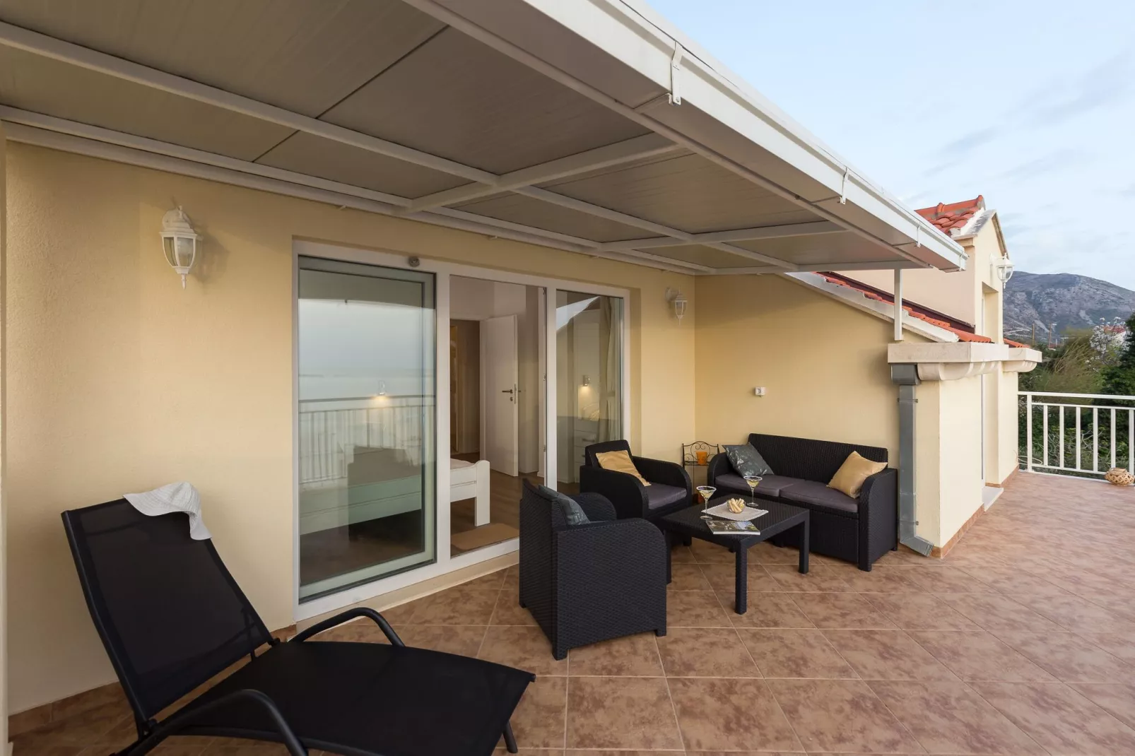 Apartment M&K - Two Bedroom Apartment with Balcony and Sea View-Terrace balcony
