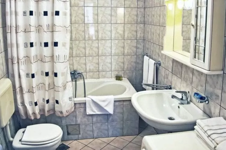 Apartments Sipa - Comfort Two Bedroom Apartment with Balcony and Sea View (Apartman B)-Bathroom