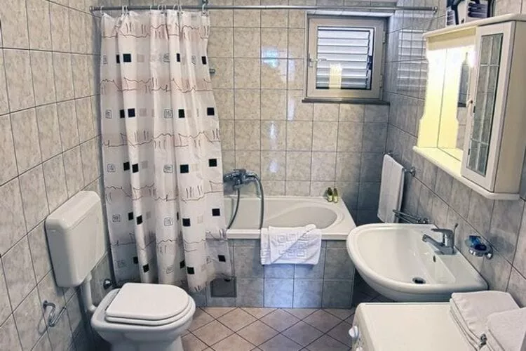 Apartments Sipa - Premium Two Bedroom Apartment with Balcony and Sea View (Apartman A)-Bathroom