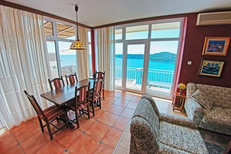 Apartments Sipa - Superior Two Bedroom Apartment with Balcony and Sea View (Apartman F)-Dining room