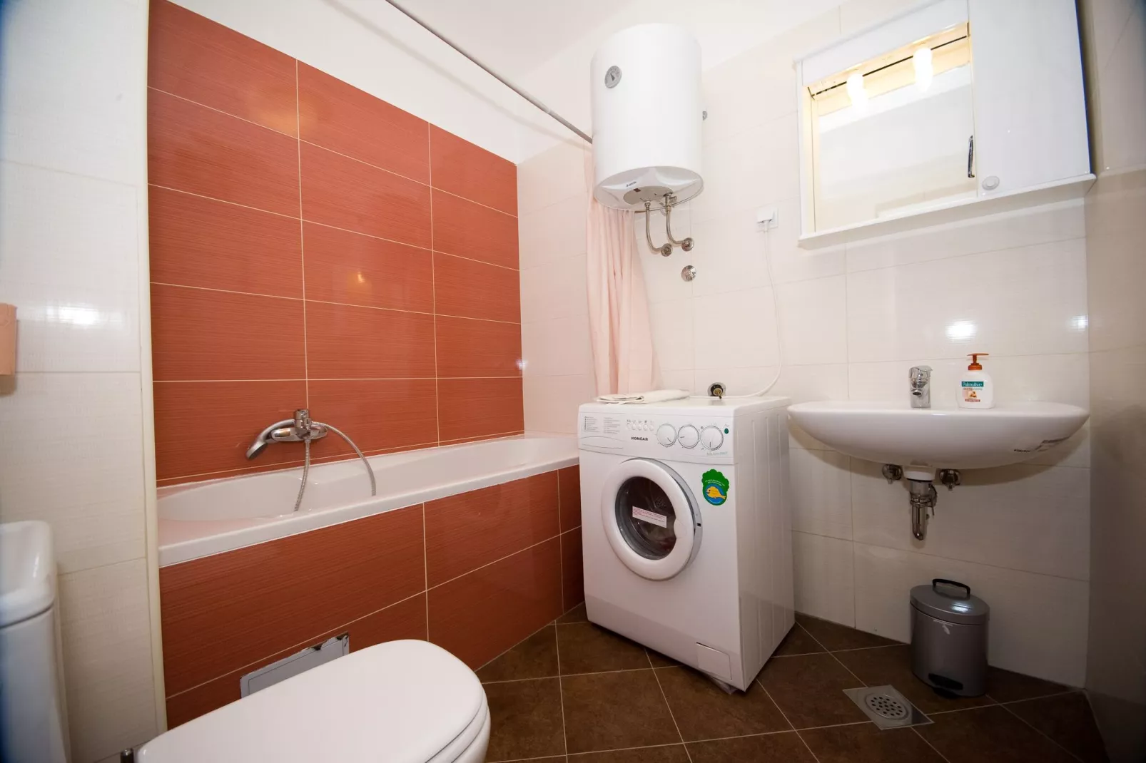 Apartments Sipa - Superior Two Bedroom Apartment with Balcony and Sea View (Apartman F)-Bathroom