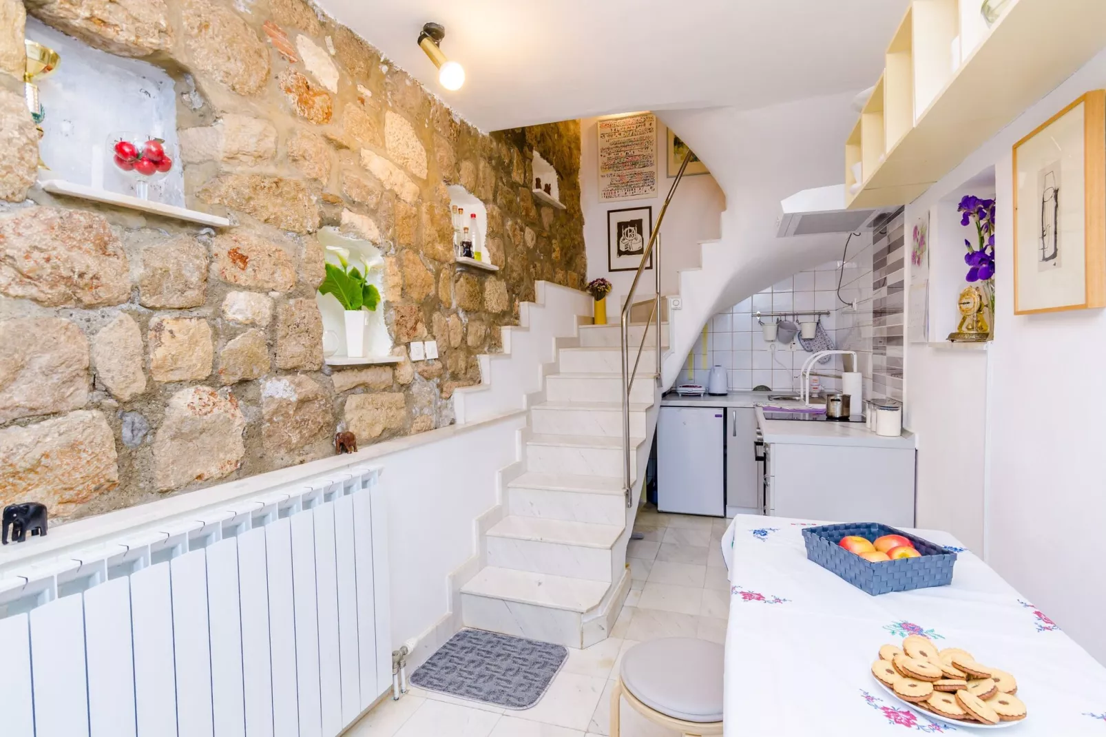 Art House Zanze- Two Bedroom Apartment with City View-Küche