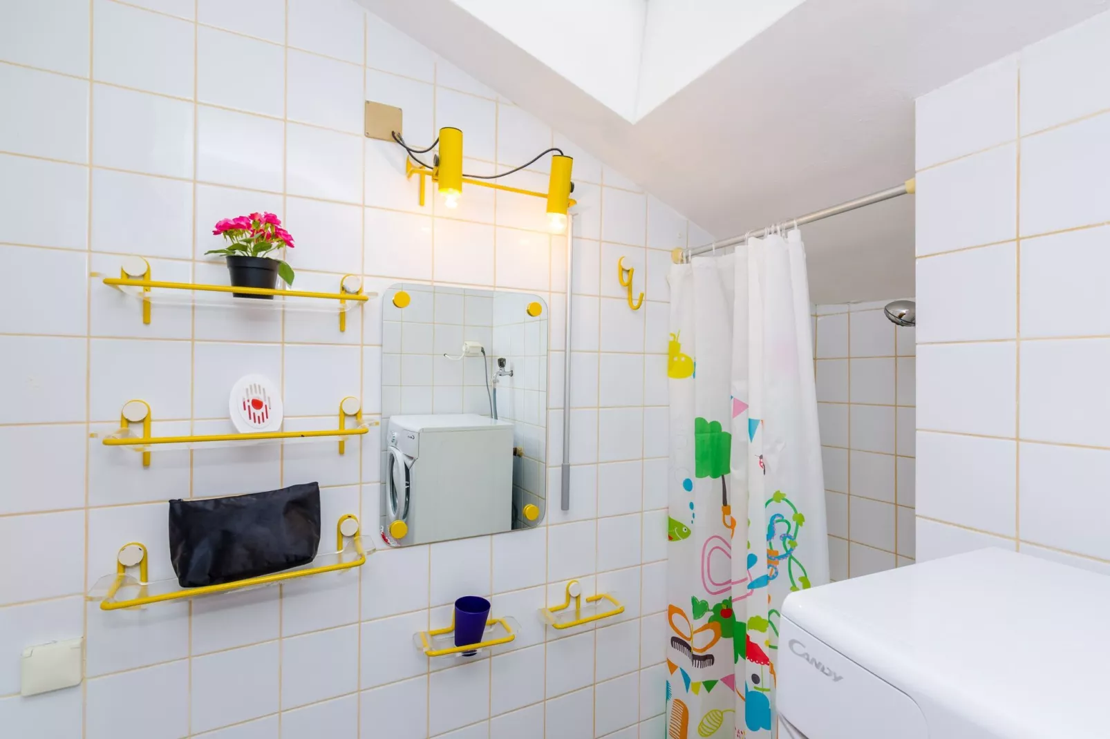 Art House Zanze- Two Bedroom Apartment with City View-Badezimmer